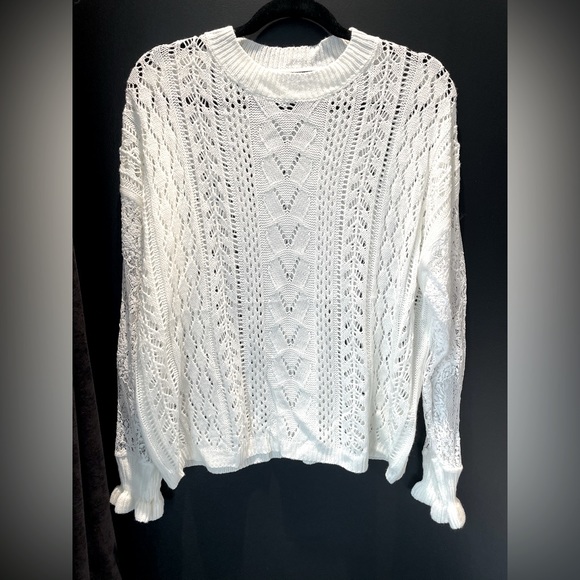 Lace white top / sweater with ruching details at the cuffs and lace sleeves - Picture 2 of 6